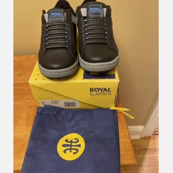 Women’s NIB Royal Elastics Icon Sneakers Shoes Size 6 - Picture 1 of 8